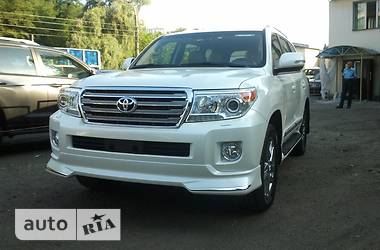 Автомобили Toyota: Toyota Land Cruiser 200 2014 онлайн